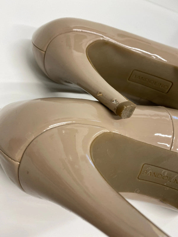 Fabulous Nude peep toe court shoes by Bandolino Uk7 KM005