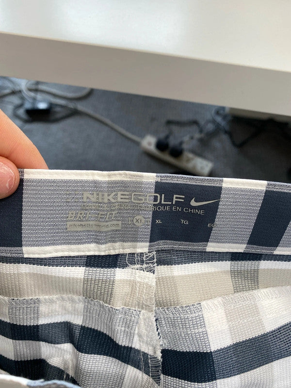 Fabulous men’s Nike plaid tech shorts size XL JP001