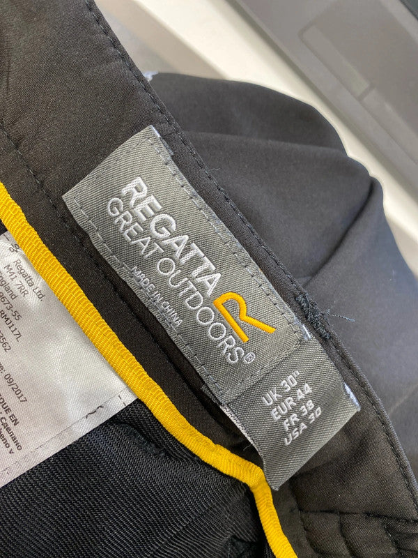 Fabulous regatta black waterproof trousers UK W30 CN001