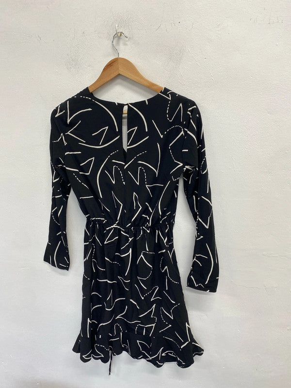 Stunning river island black white abstract mini dress UK S KM004