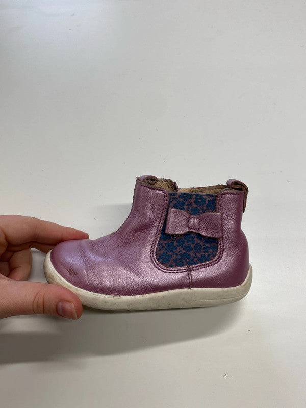 Start-Rite Adorable Purple Metallic Leather Booties Size 4 KM004