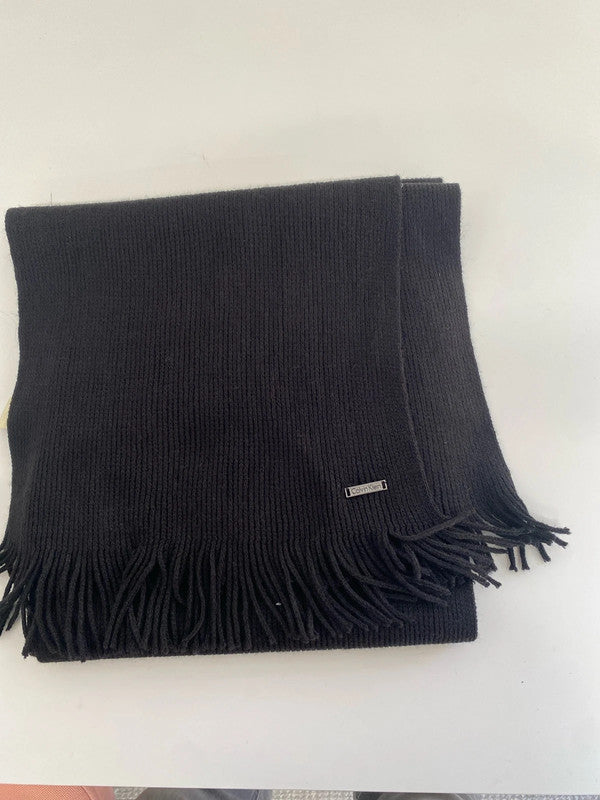 Classic Calvin Klein black scarf ribbed GW001
