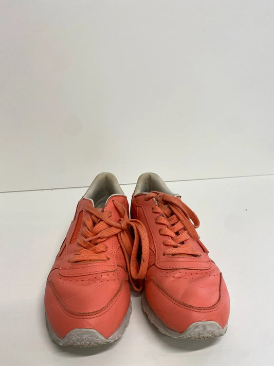 Fabulous Classic Reeboks coral leather trainers Uk4 GK002