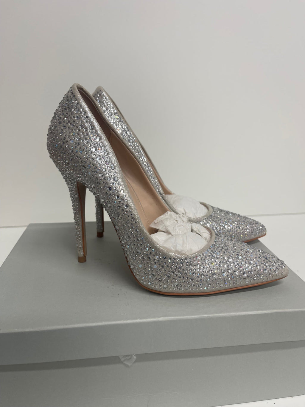 Stunning Carvela Gemini embellished Pumps & Heels UK5 Silver PP546