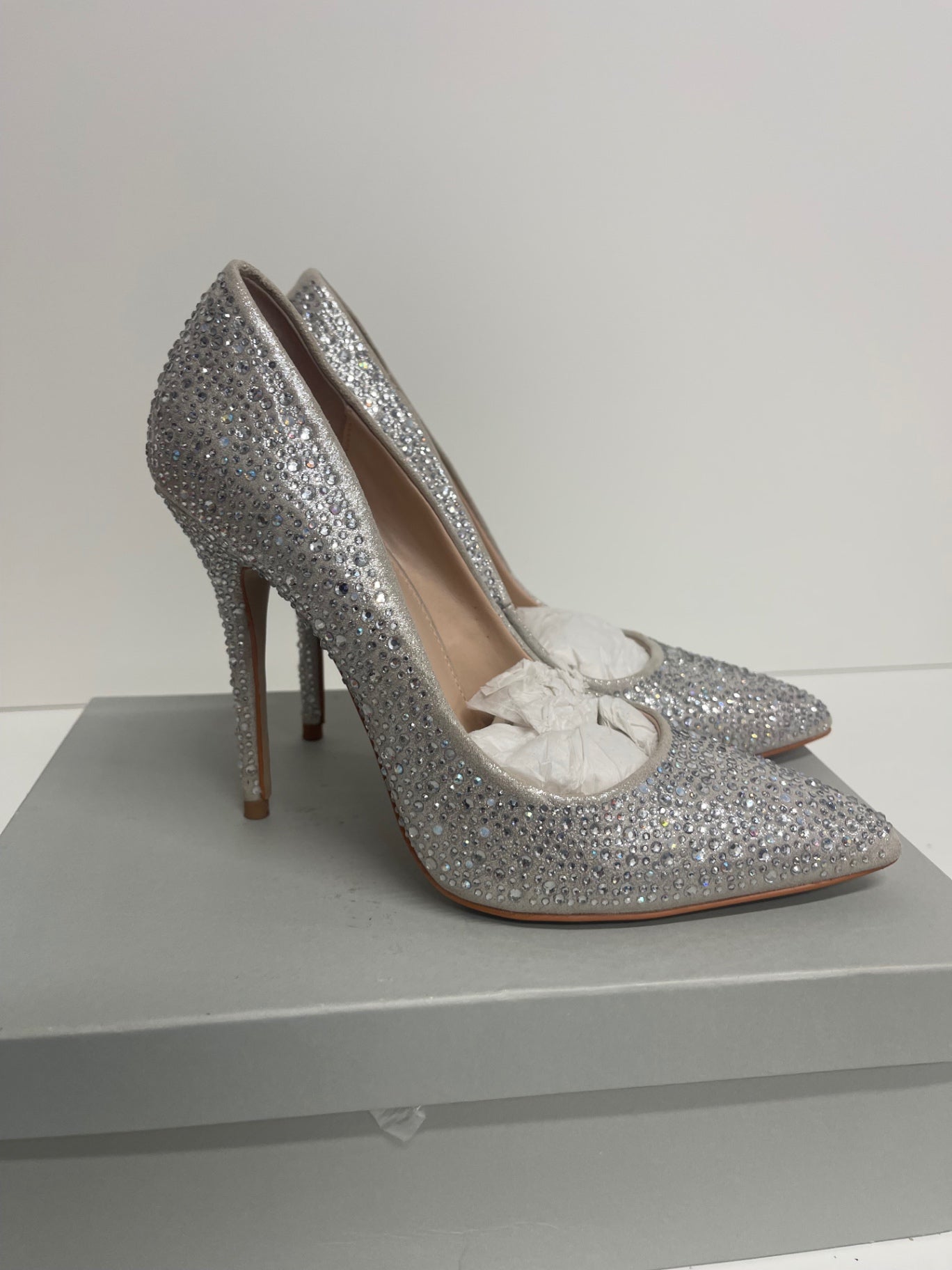 Stunning Carvela Gemini embellished Pumps & Heels UK5 Silver PP546
