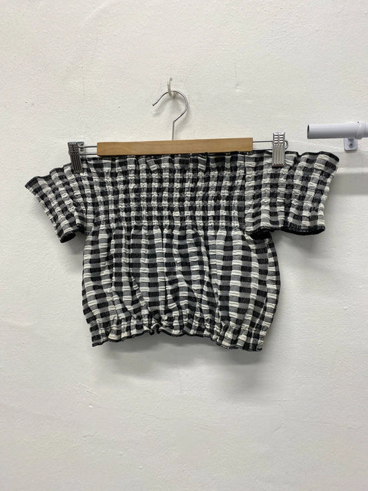 Super cute gingham black & which cropped gypsy topUk10 JB001