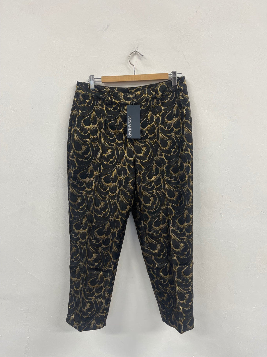 Fabulous Sosandar jacquard tapered Pants UK12 Black and Gold KC528