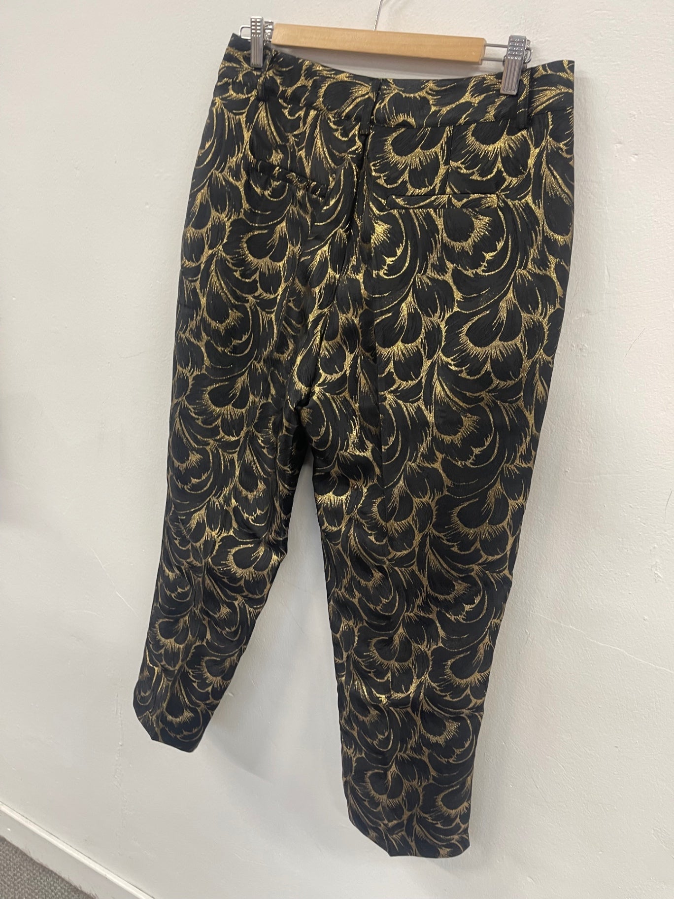 Fabulous Sosandar jacquard tapered Pants UK12 Black and Gold KC528