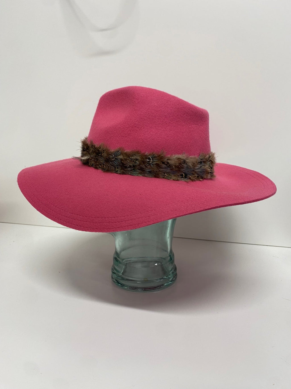 Fabulous Power Fedora hat One size Pink feathered KC528