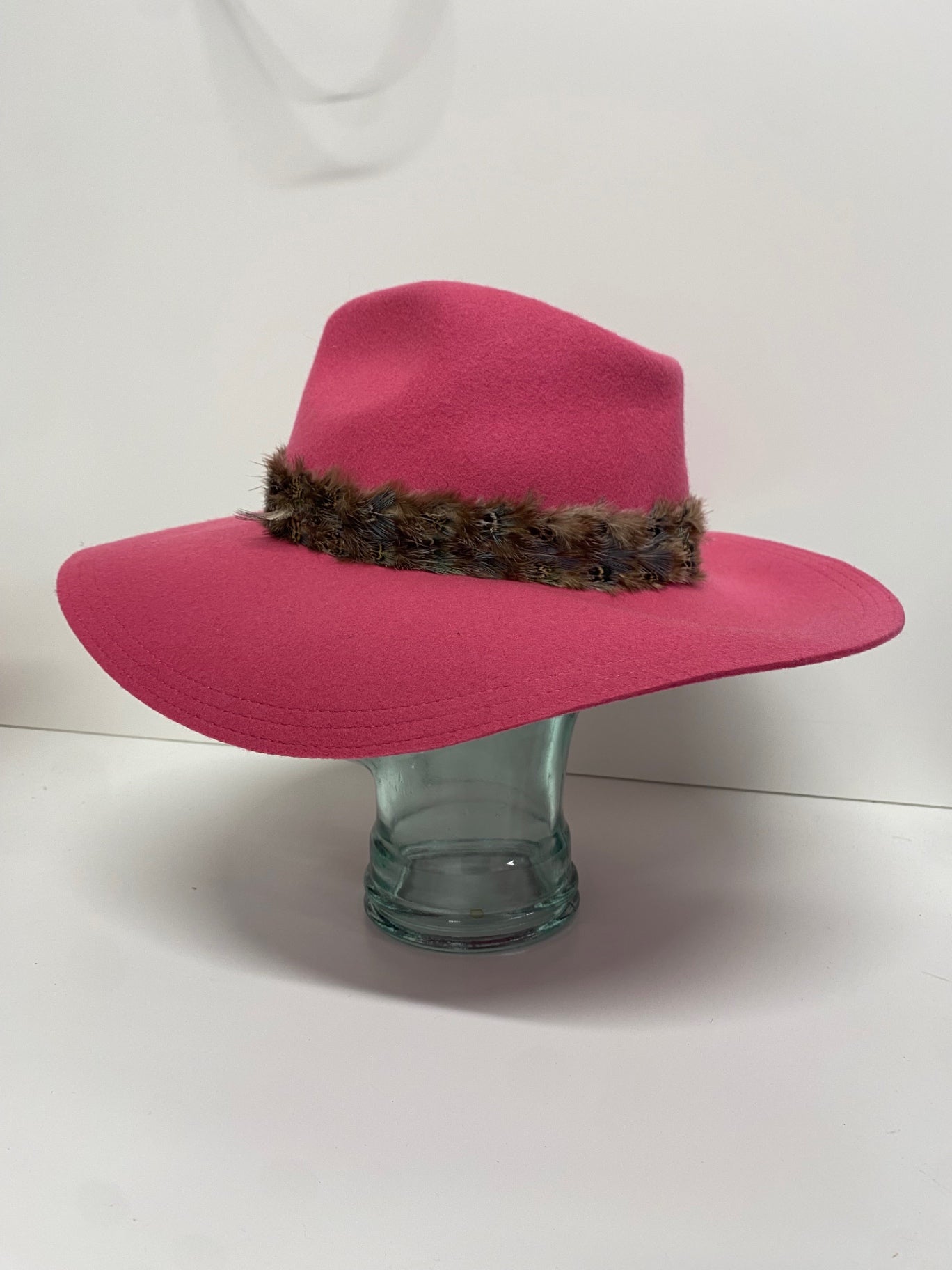 Fabulous Power Fedora hat One size Pink feathered KC528