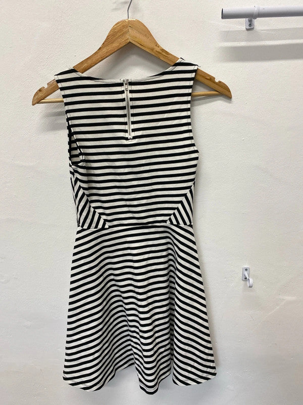 Cute humbug monochrome retro fit & flare mini dress a Uk10 H&M LD003