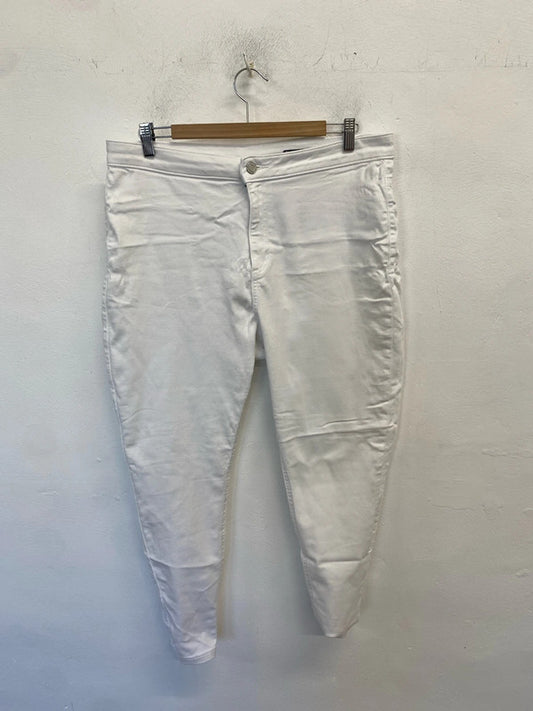 Gorgeous m&s white super skinny jeans UK 18 KN002