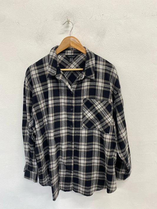 Lovely new look grey black checked shirt UK 18 LG004