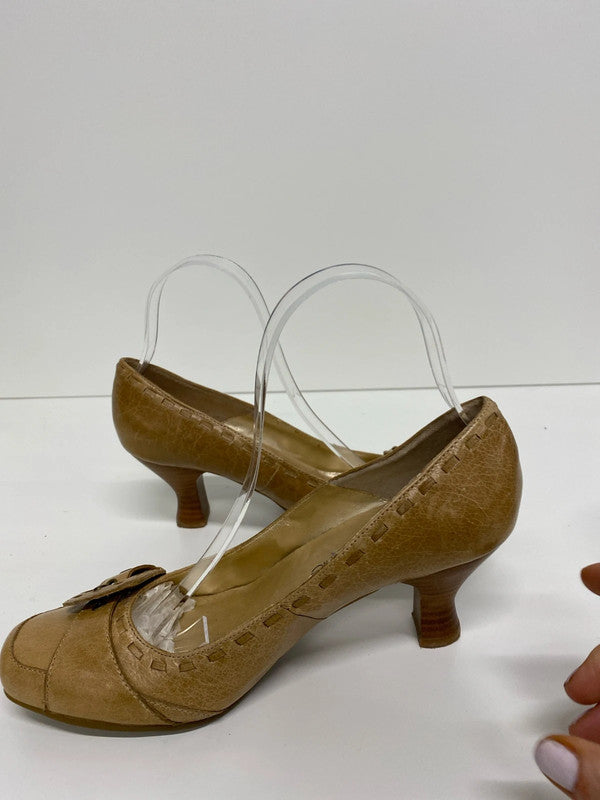 Fabulous Moda in Pelle caramel leather court shoes events formal Uk5 KM004
