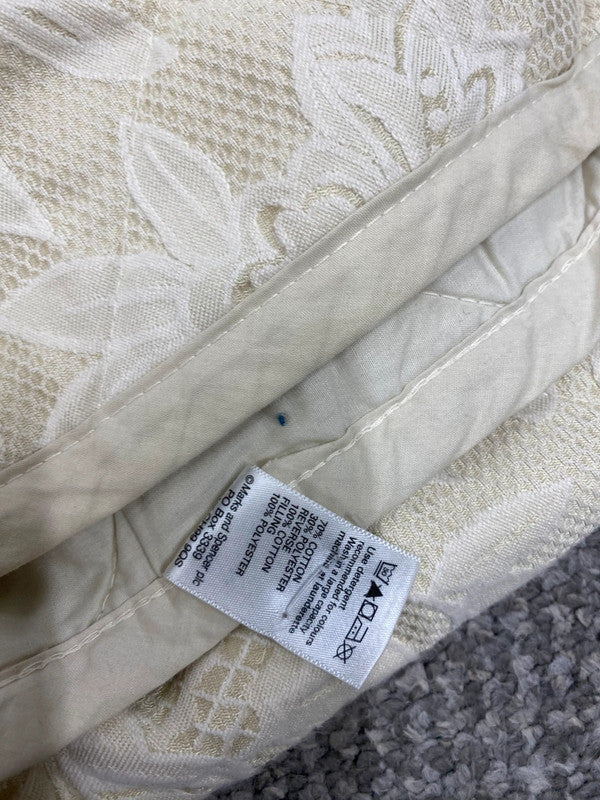 Fabulous M&S eiderdown and top cushions cream & Lace 8ft x 8ft5 LK006