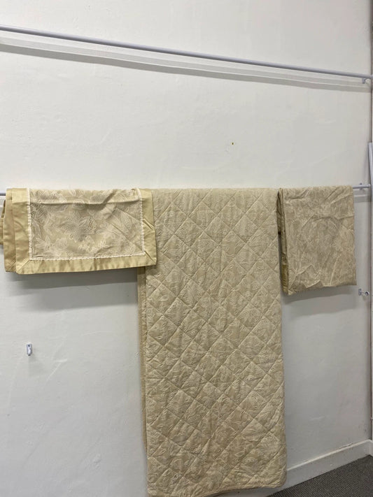 Fabulous M&S eiderdown and top cushions cream & Lace 8ft x 8ft5 LK006