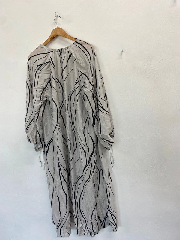 Fabulous & Other Stories Dress UK M Grey black swirl VW001