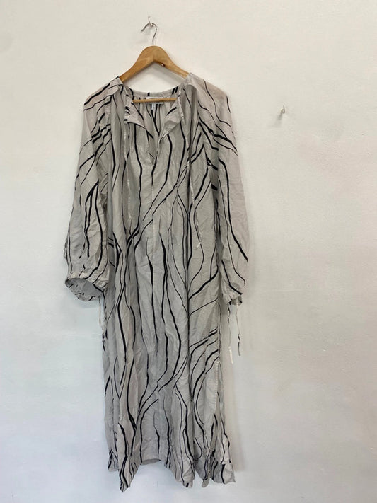 Fabulous & Other Stories Dress UK M Grey black swirl VW001