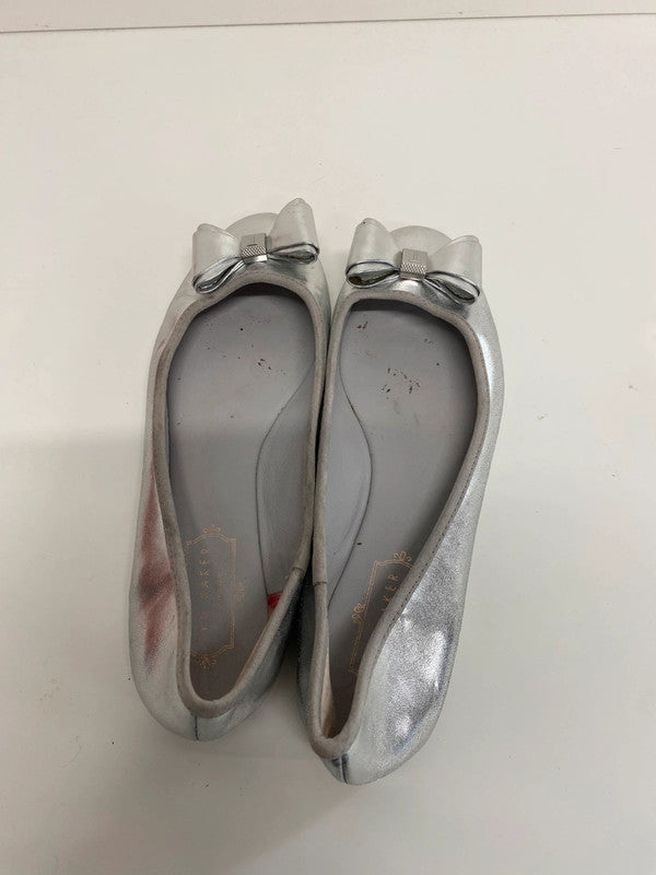 Fabulous Ted Baker Silver Bow Accent Coquette Ballet Flats UK6 MW001