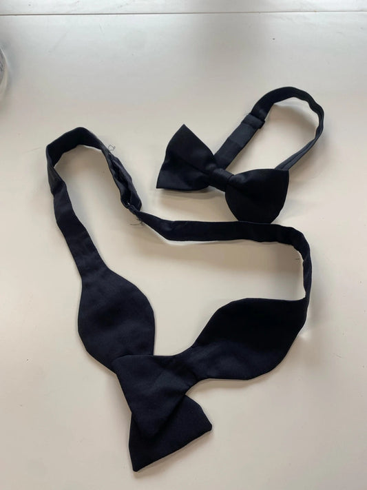 Duo of bow ties Frederick Theak silk black tie #558 LG276