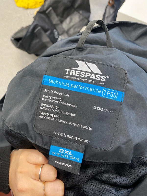 Lovely tresspass black waterproof jacket UK 2xL IM001