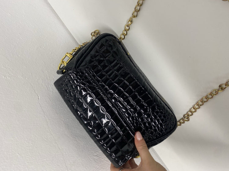 Fred Perry Amy Winehouse Black Gold Charm Chain Bag One Size LB002