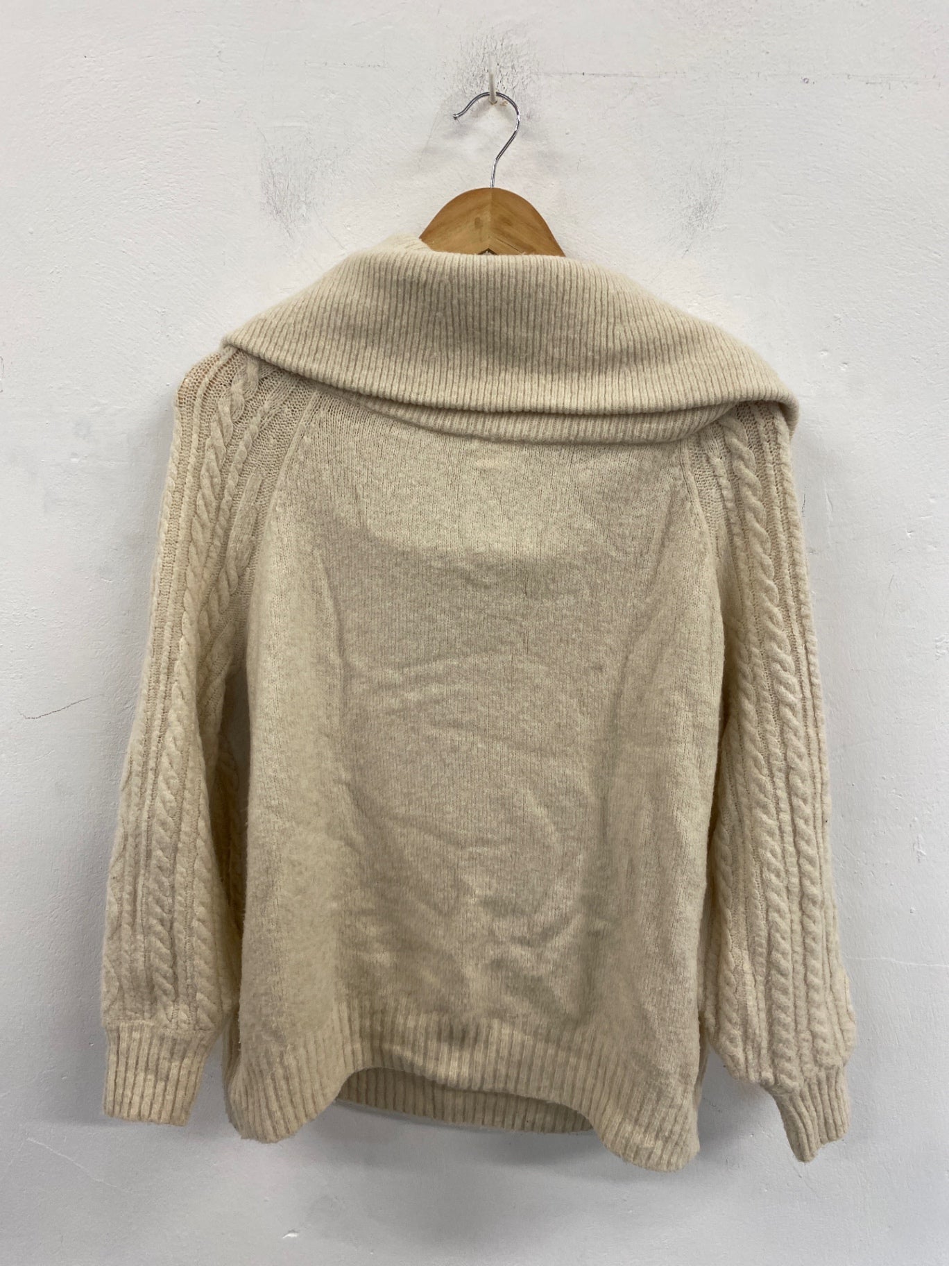 Fabulous H&M Sweater S Beige