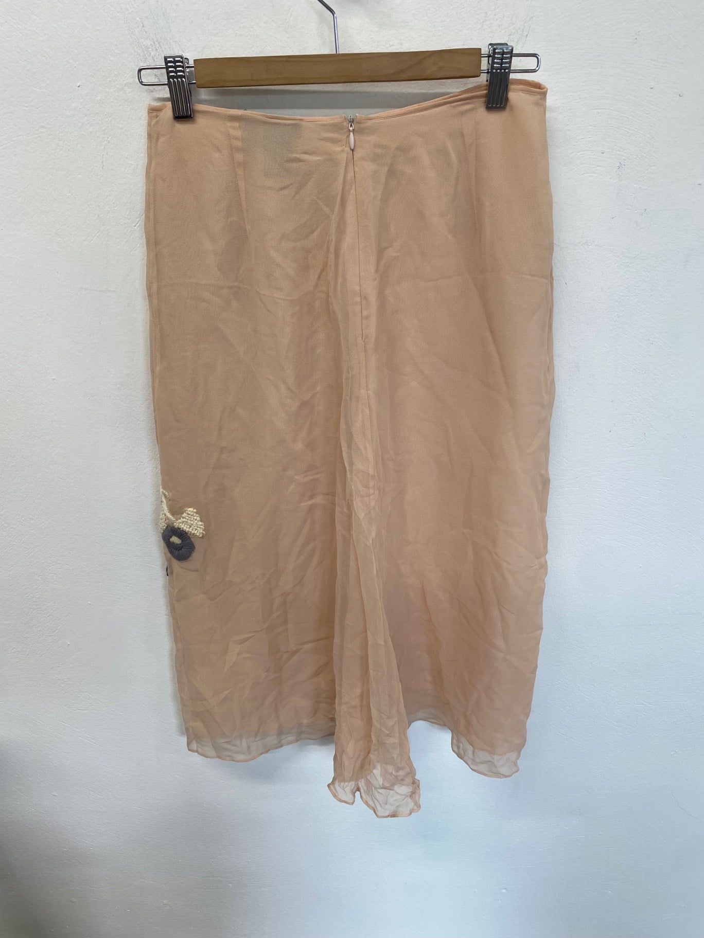 Fabulous BCBG Maxazria embroidered Skirt 10 Nude DM002