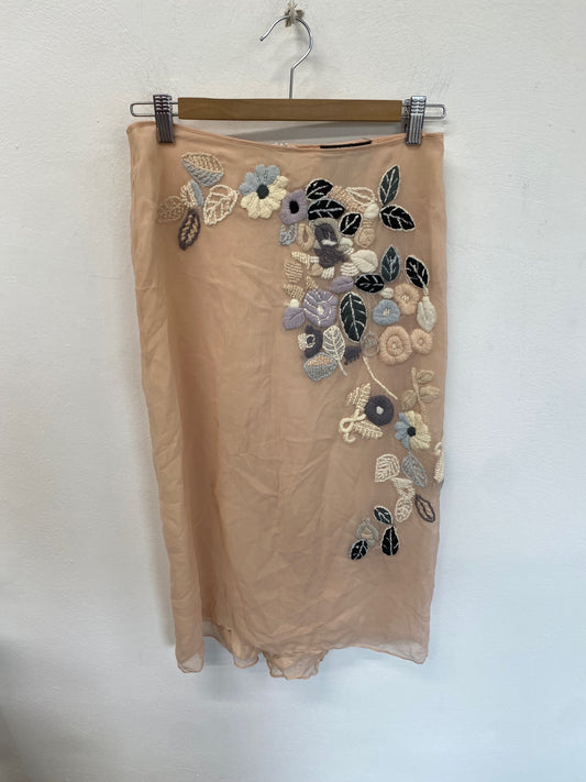 Fabulous BCBG Maxazria embroidered Skirt 10 Nude DM002