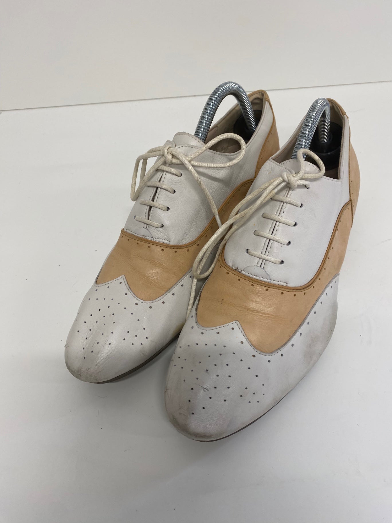 Fabulous Clark’s Narrative Demi Brogue UK 8 D White and Tan LK006