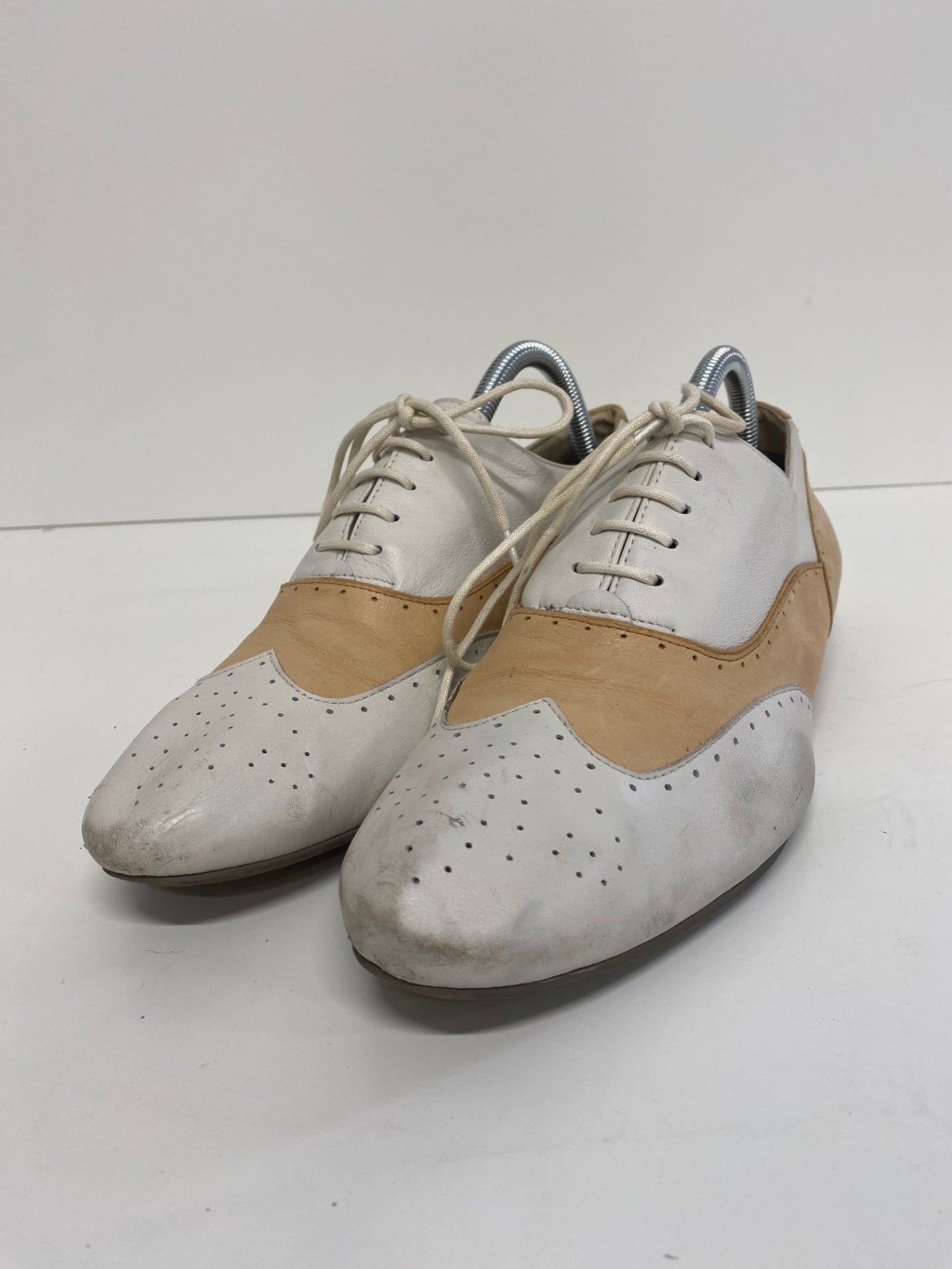 Fabulous Clark’s Narrative Demi Brogue UK 8 D White and Tan LK006