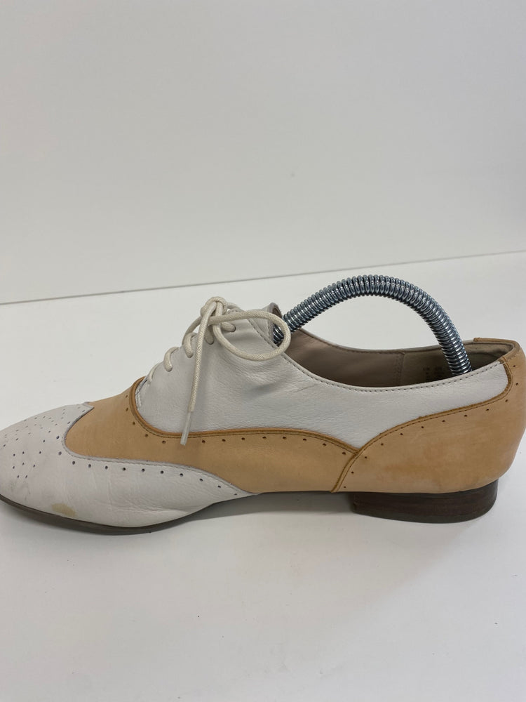 Fabulous Clark’s Narrative Demi Brogue UK 8 D White and Tan LK006