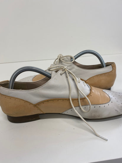 Fabulous Clark’s Narrative Demi Brogue UK 8 D White and Tan LK006