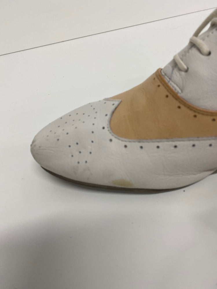 Fabulous Clark’s Narrative Demi Brogue UK 8 D White and Tan LK006