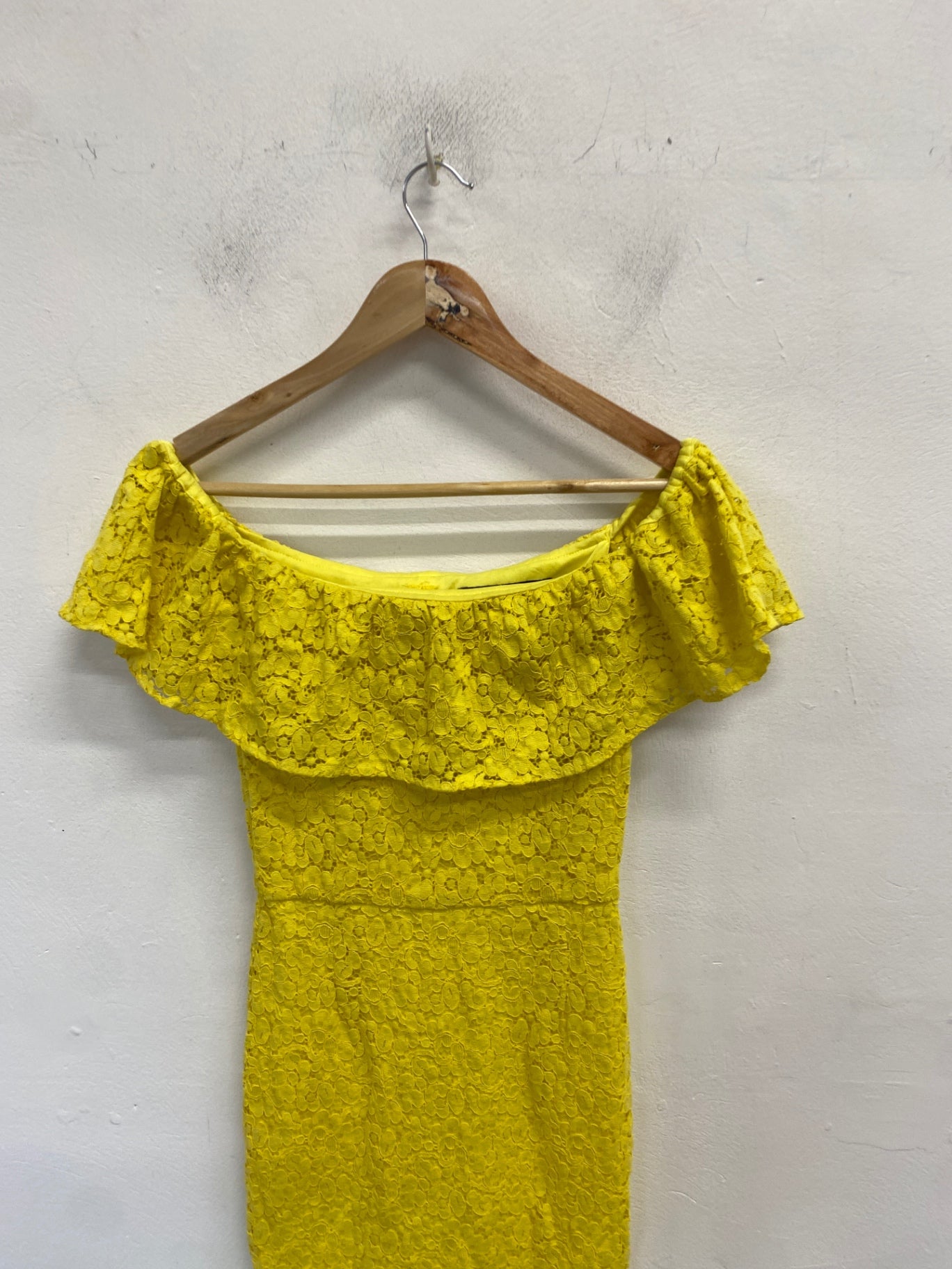 Gorgeous Zara Dress XS Yellow lace off the shoulder ladies day RG020