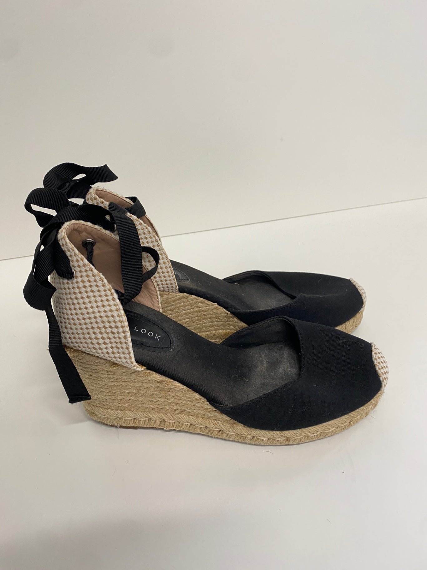 Fabulous New Look Espadrille shoes 6 Black and beige RG020