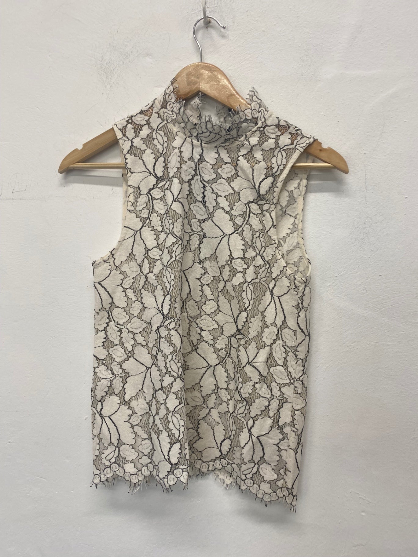 Fabulous H&M Sleeveless lace top Uk6 Ivory & black RG020