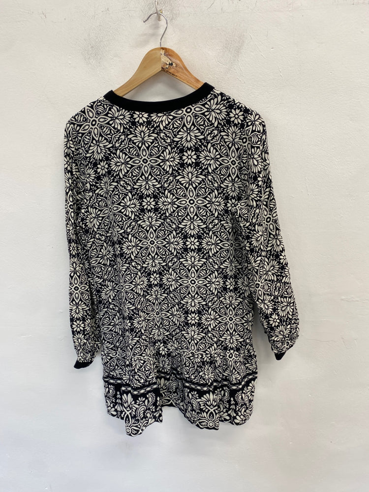 Gorgeous Zara Mini dress M Black and white pattern semi sheer boho RG020