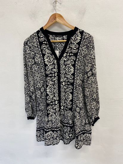 Gorgeous Zara Mini dress M Black and white pattern semi sheer boho RG020