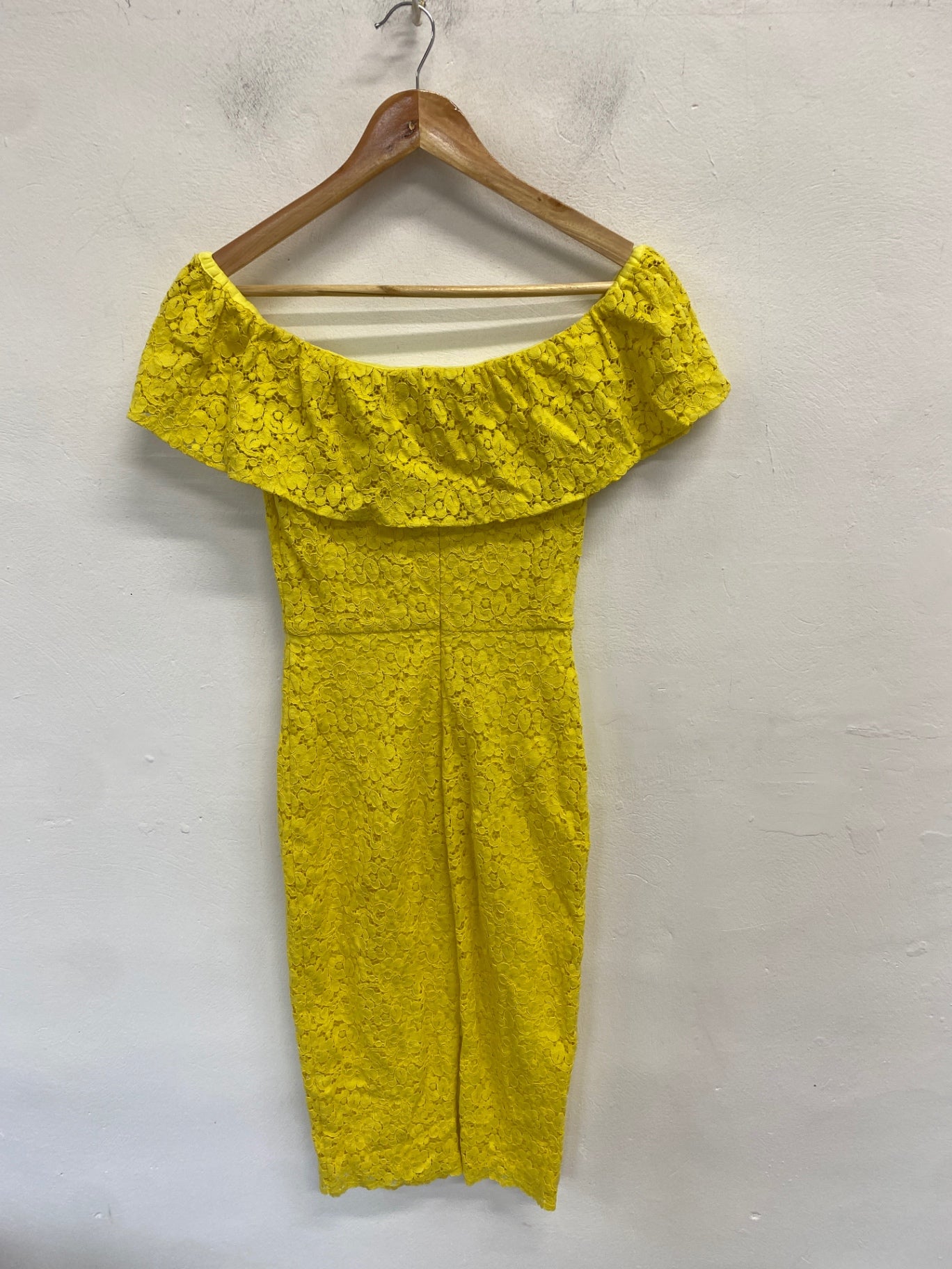 Gorgeous Zara Dress XS Yellow lace off the shoulder ladies day RG020