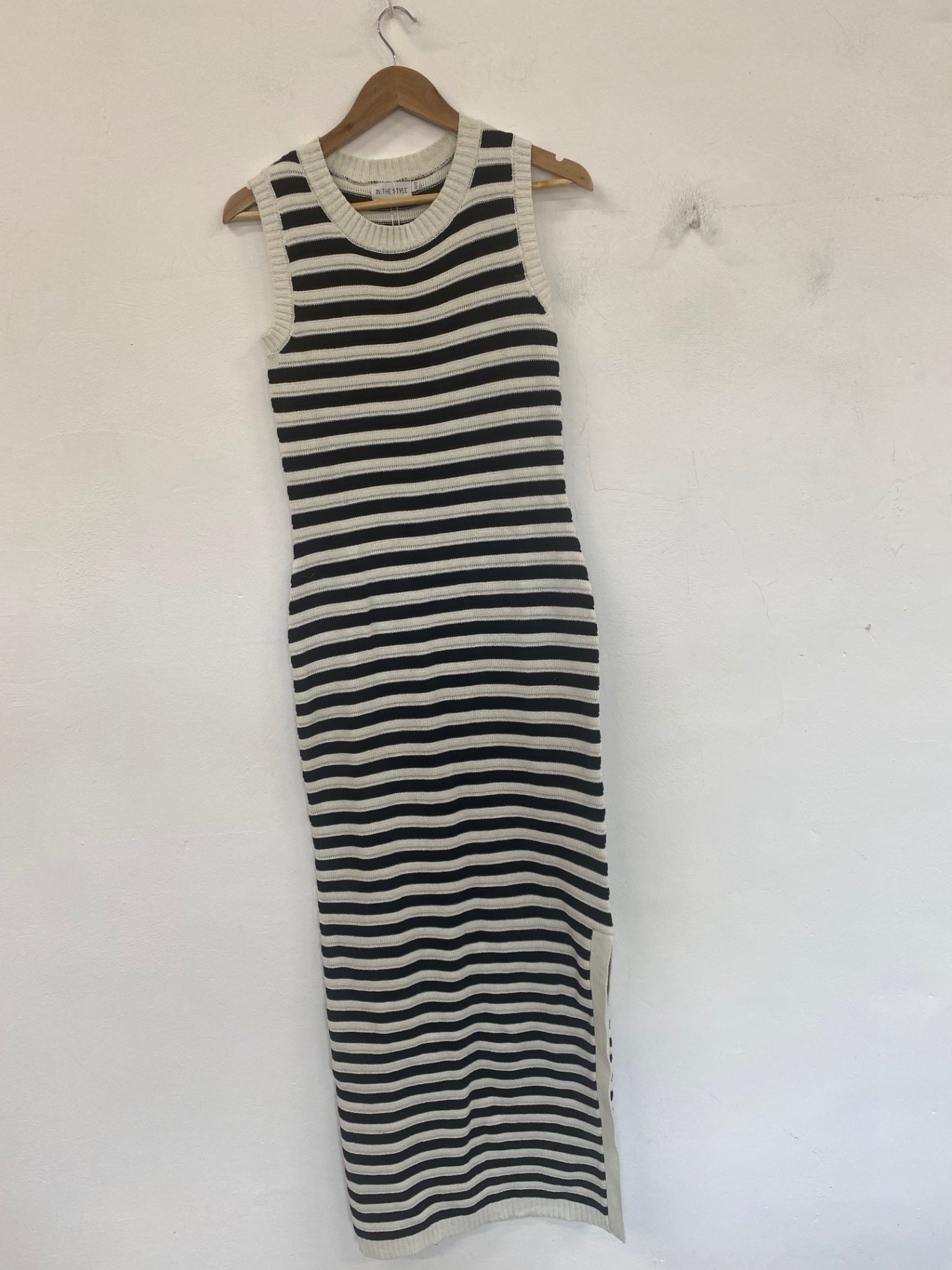 Fabulous In The Style Knit Dress UK 10/12 Black and off-white stripes RG020