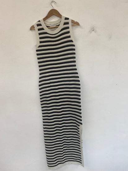 Fabulous In The Style Knit Dress UK 10/12 Black and off-white stripes RG020