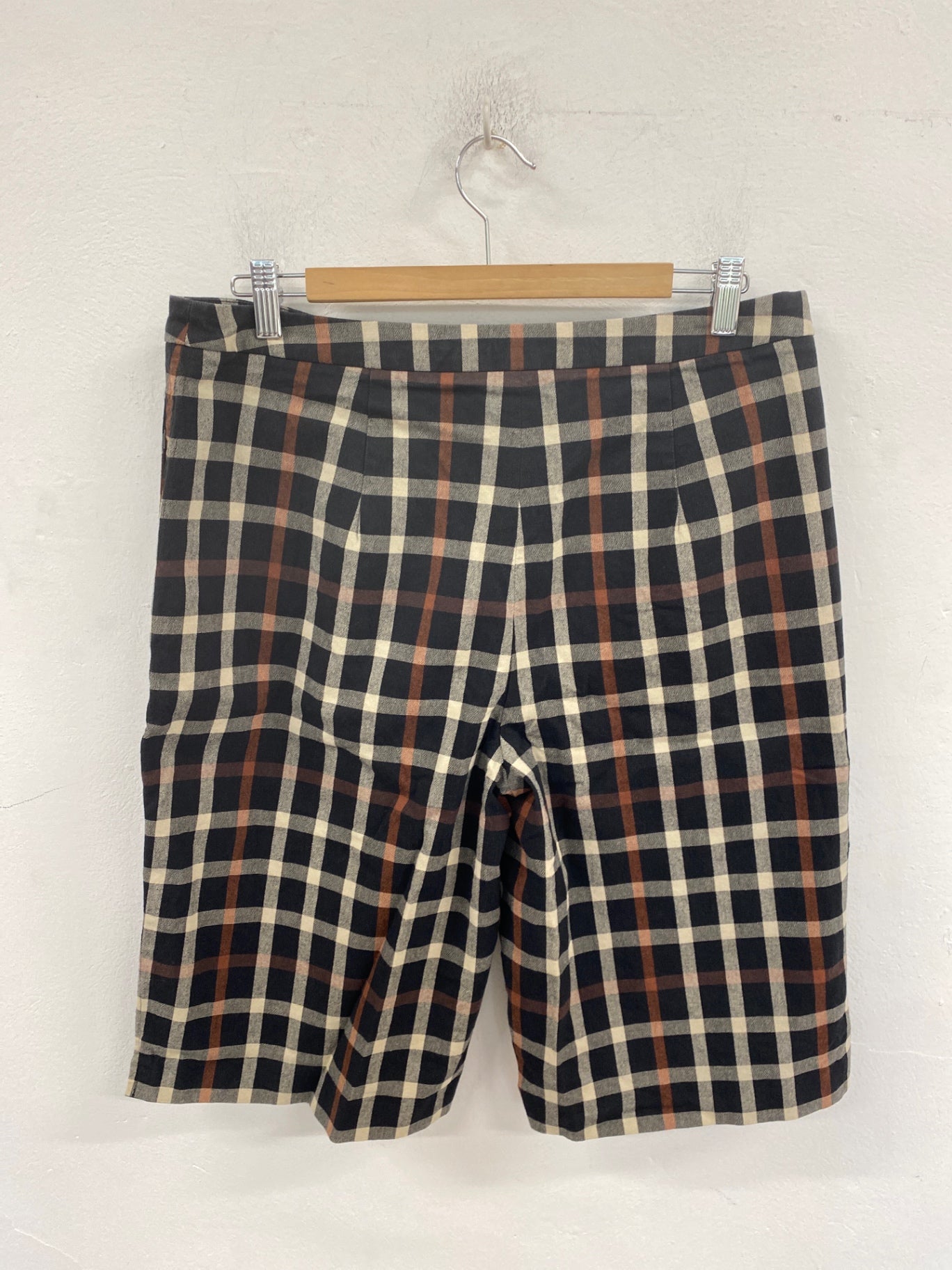 Stunning Daks London Shorts UK 16 Black & Beige Check KM001