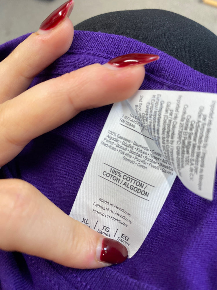 Gorgeous GILDAN T-Shirt XL Purple antique me print KM001