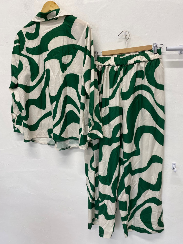 Gorgeous Shien Loungewear pyjamas  set uk16 Beige and Green geometric KM001