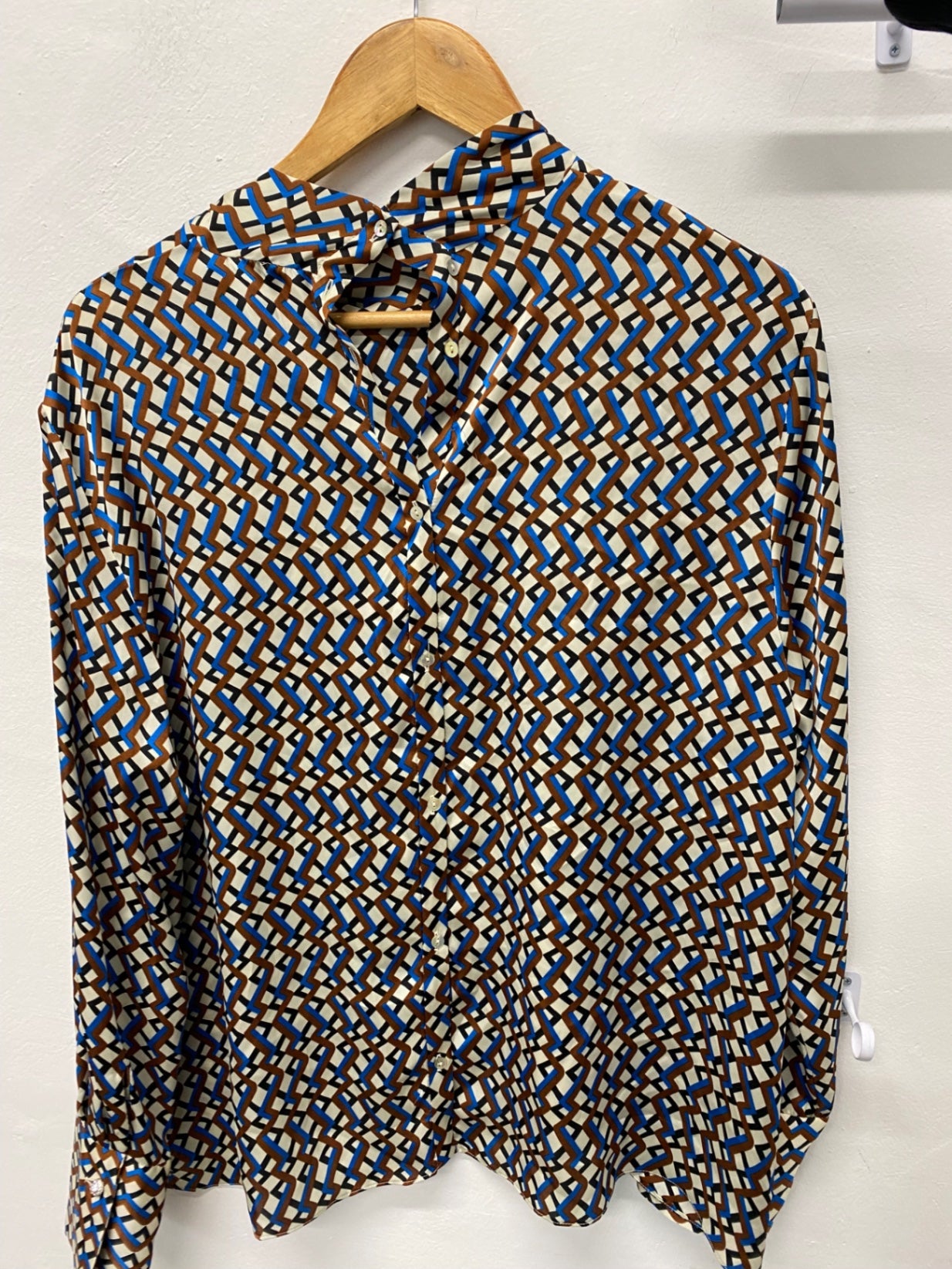 Stunning Zara Blouse pussy bow XL geometric pattern KM001