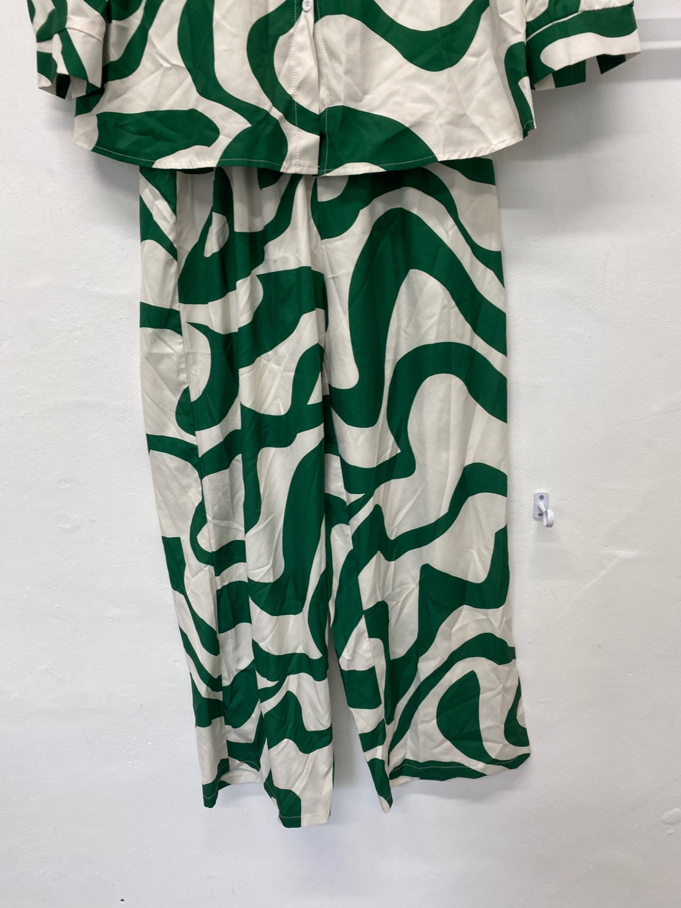 Gorgeous Shien Loungewear pyjamas  set uk16 Beige and Green geometric KM001