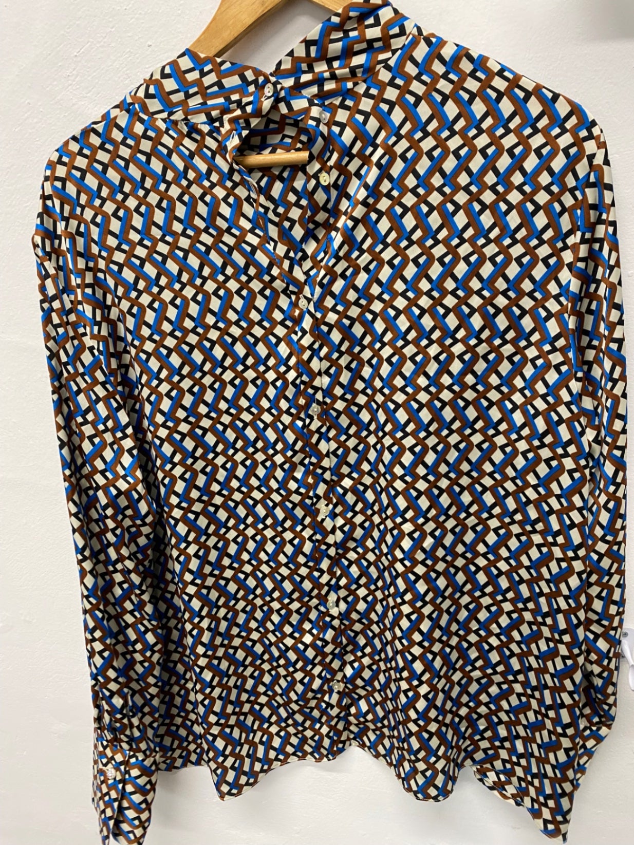Stunning Zara Blouse pussy bow XL geometric pattern KM001