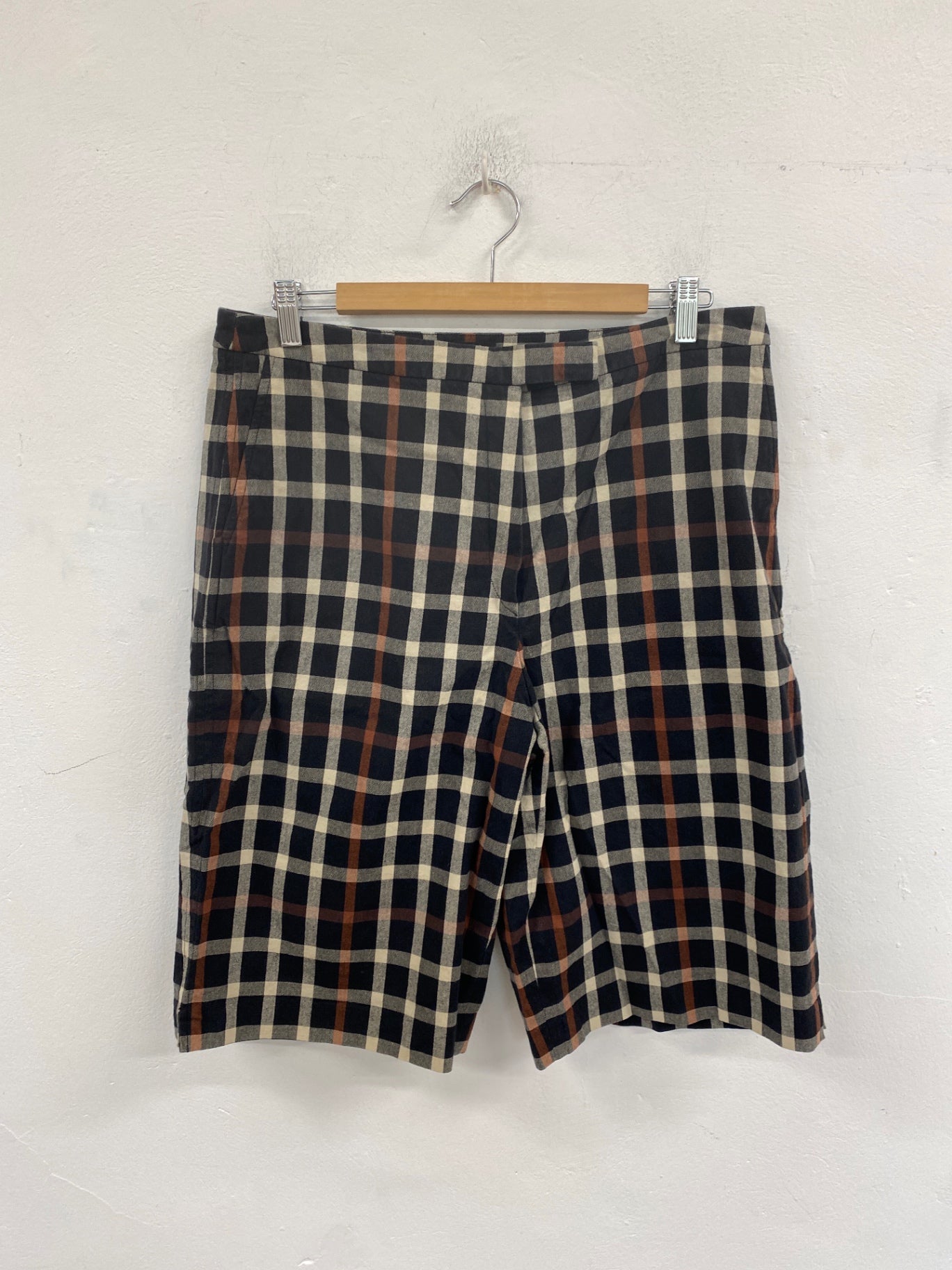 Stunning Daks London Shorts UK 18 Black & Beige Check KM001