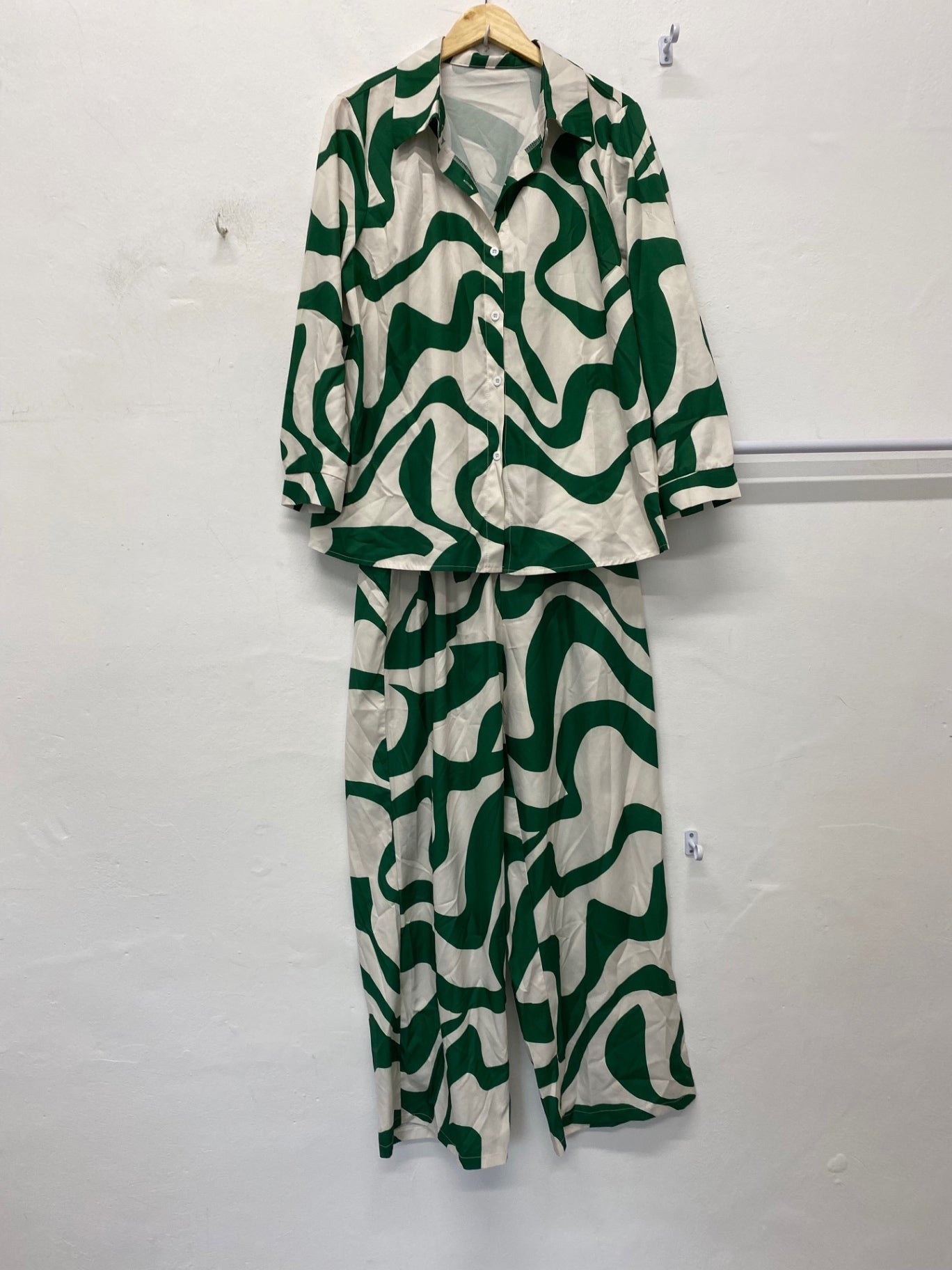 Gorgeous Shien Loungewear pyjamas  set uk16 Beige and Green geometric KM001
